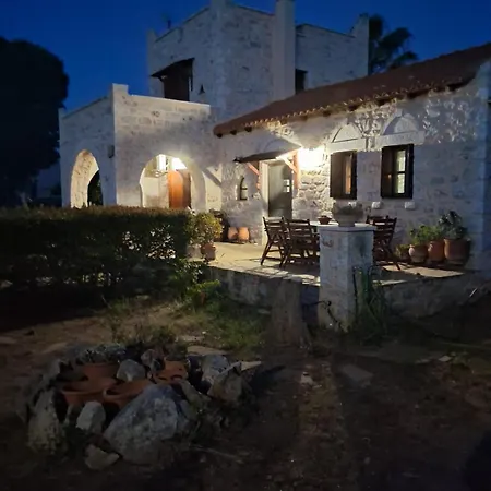 Nyaraló μεδ-οίκων γιατριάνων House Kéria