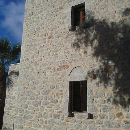 μεδ-οίκων γιατριάνων House Nyaraló Kéria