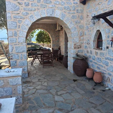 μεδ-οίκων γιατριάνων House * Kéria