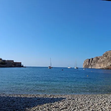 μεδ-οίκων γιατριάνων House Nyaraló
